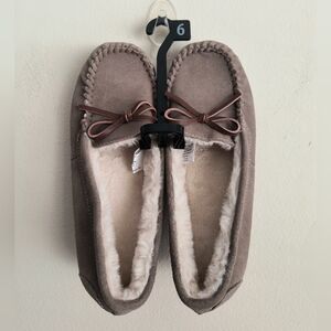 Joyspun Girls Grayish Taupe Neutral Leather Faux Fur Mocassin SlipOn Size 6 NEW